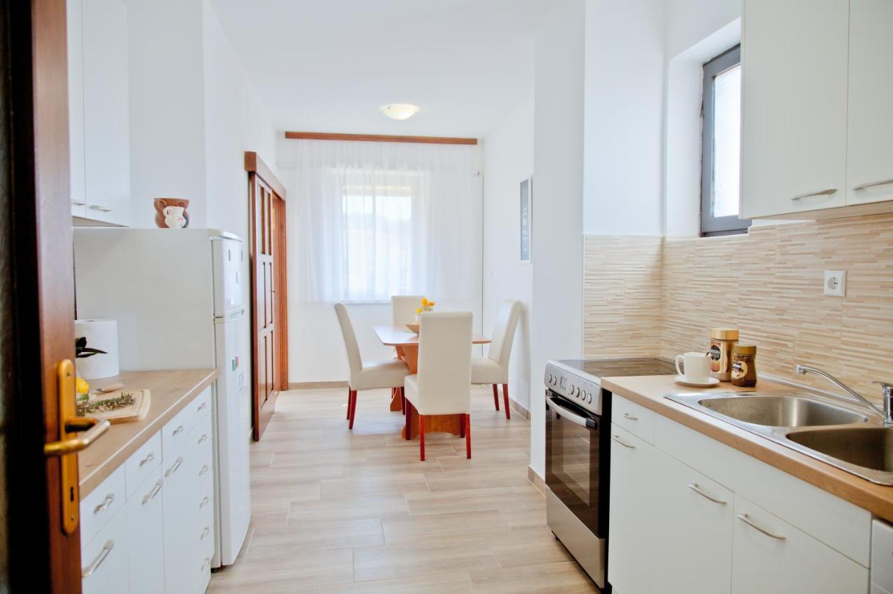 Apartment Karolina - Green Oasis Pula Exterior photo