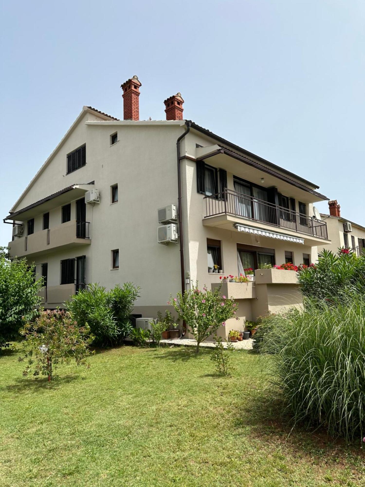 Apartment Karolina - Green Oasis Pula Exterior photo
